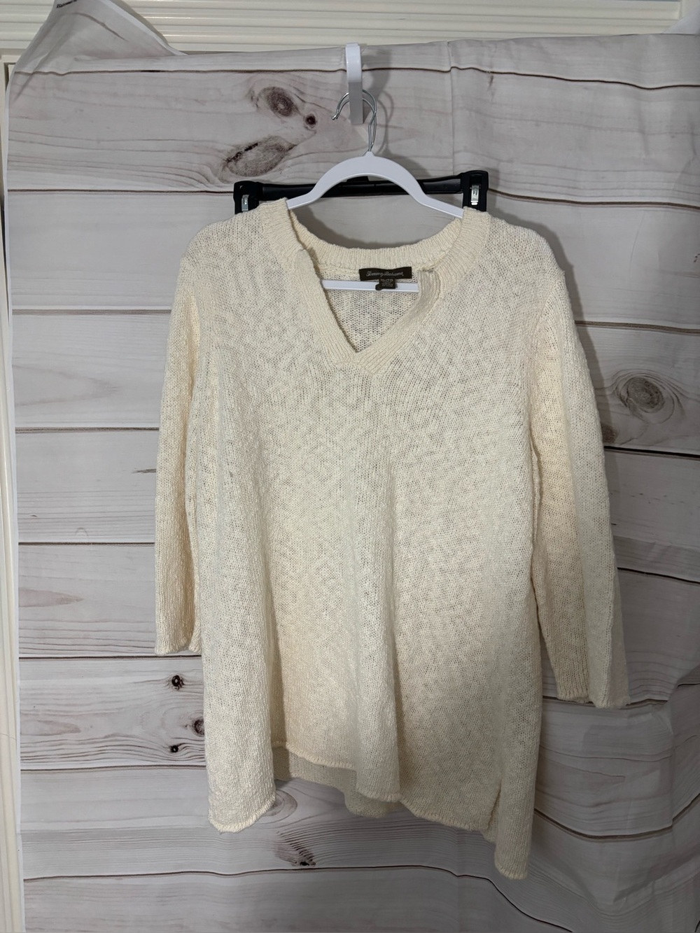 Tommy Bahama Cream V-Neck Lightweight Knit Sweater